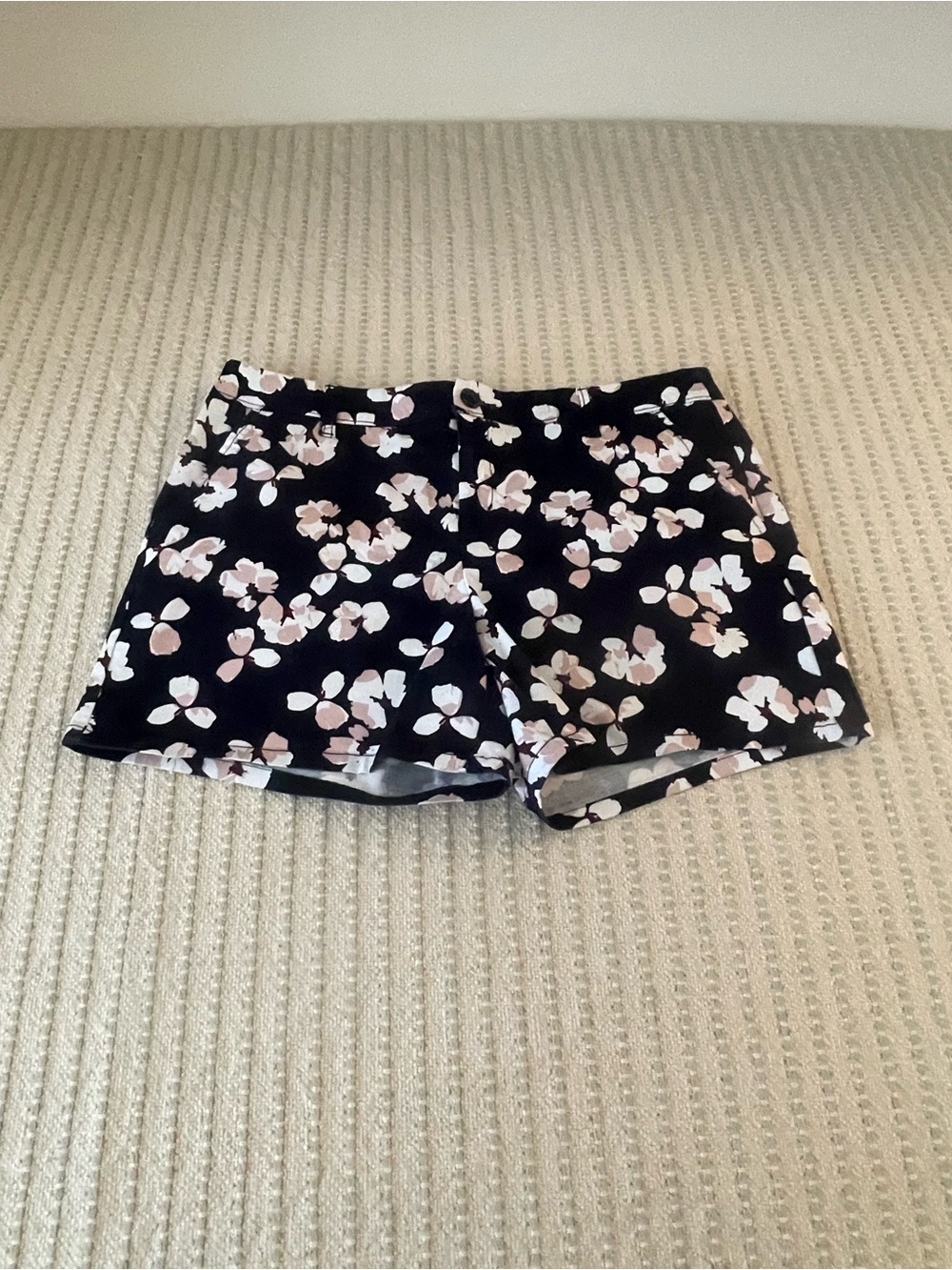 Liz Claiborne Black Floral Shorts - Size: 12 Classic